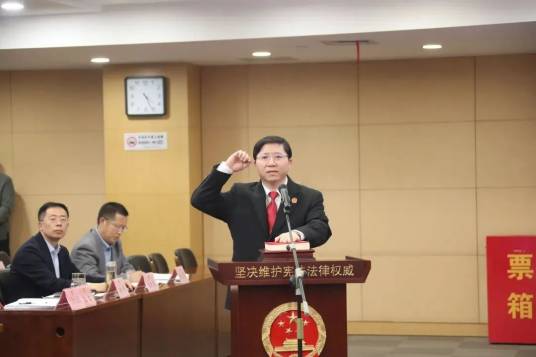 刘振（江苏省连云港市中级人民法院党组书记、副院长、代理院长）
