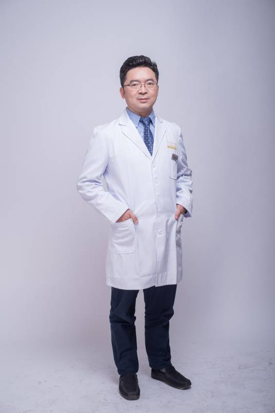 王旭明（重庆当代整形美容医院副院长）