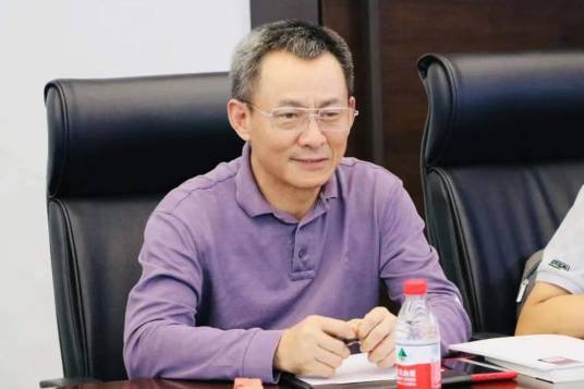 朱永新（丽鹏股份独立董事）