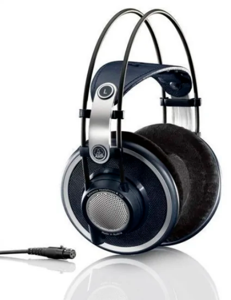 AKG K702
