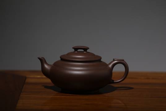 紫砂壶（中国特有的手工制造陶土工艺品）