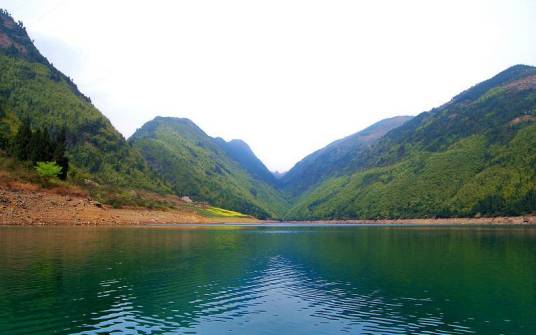 胜天湖旅游风景区