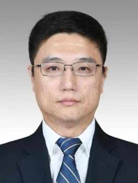 曾群（上海市委社会工作部副部长）