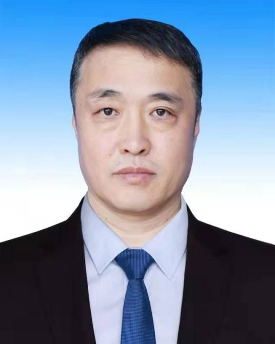 李岩岭（内蒙古自治区扎兰屯市政府原副市长）