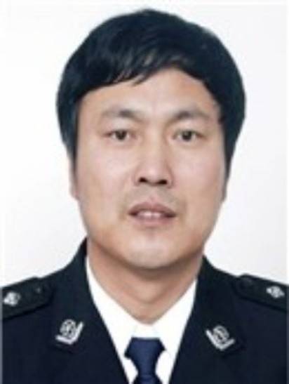 杨志军（内蒙古呼伦贝尔市公安局政治部原主任）