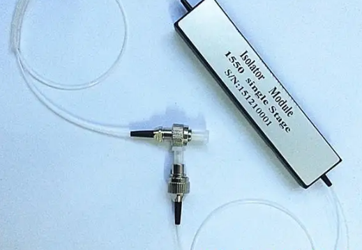 偏振相关型光隔离器