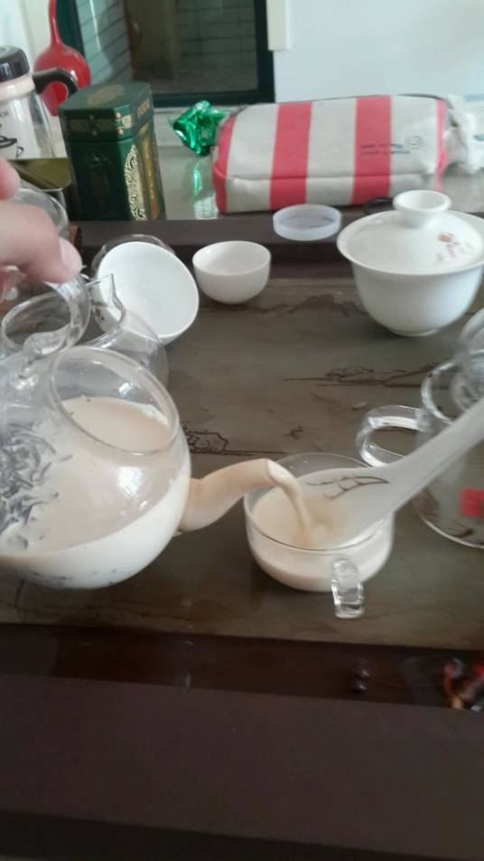 金俊眉奶茶