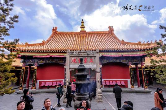 菩萨顶（山西忻州五台山寺院）