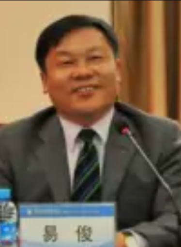 易俊（重庆工程职业技术学院党委书记）