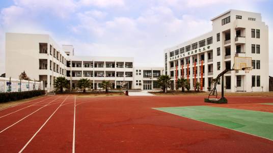 小学（进行初等教育的学校）