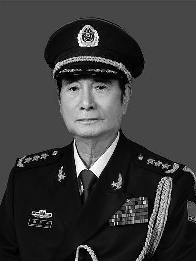 张万年（第十五届中央政治局委员、中央军委副主席）