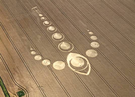 麦田怪圈（在广泛地域里神秘产生的大型图案）