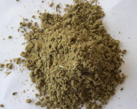 鱼粉(利用鱼类制作的饲料原料)