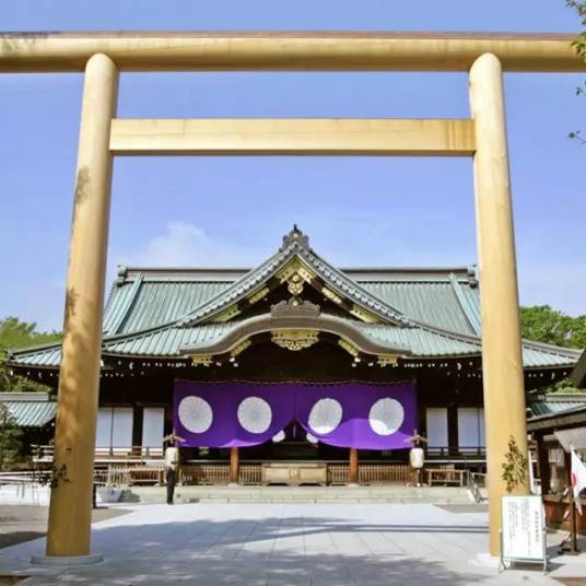 靖国神社（供奉日本战犯及其家属的场所）