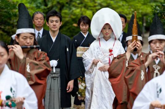 日本人（有日本国籍的人或有和族血统的人）