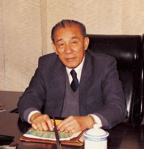 袁庚(招商局集团原常务副董事长(副部级)、改革开放试验田“蛇口模式”的探索创立者)