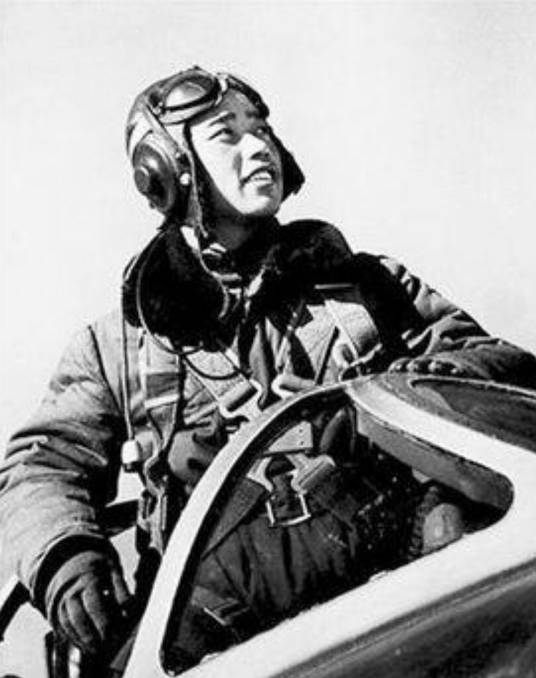王牌飞行员（击落敌机5架以上的飞行员）