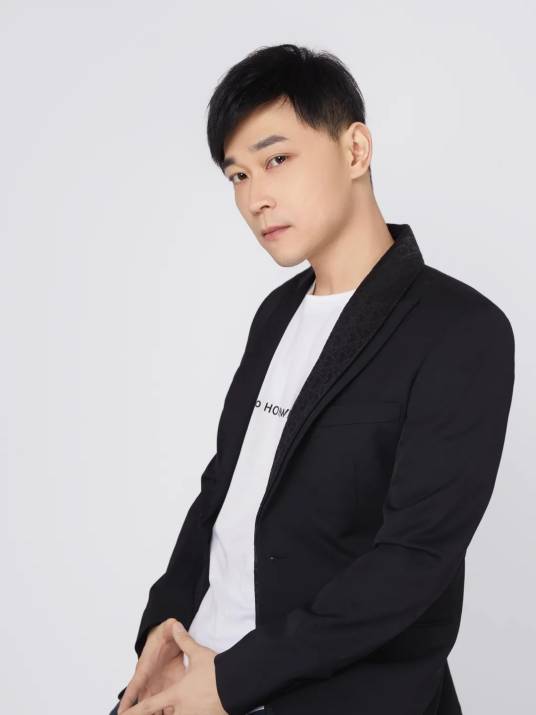 赵路（配音演员、体育评论员）