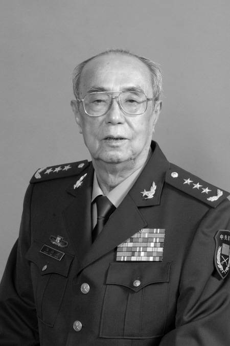 杨白冰(第十四届中央政治局委员、中国人民解放军总政治部原主任)