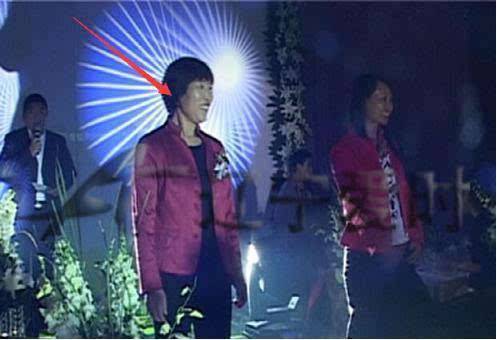 葛淑珍(个体户老板、赵本山的前妻)