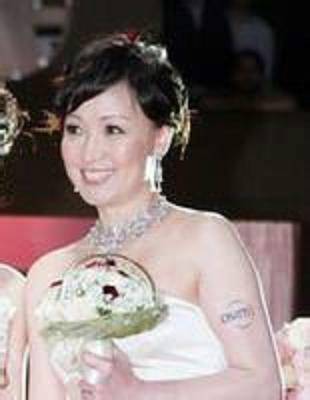 王美华(曾宝仪的母亲)