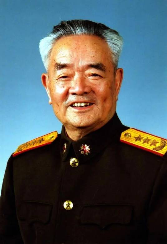 万海峰(第十二届中央委员,第十三届中顾委委员,原成都军区政委)