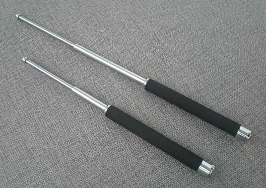 甩棍（全称战术伸缩警棍）