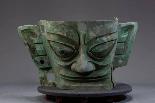 青铜大面具