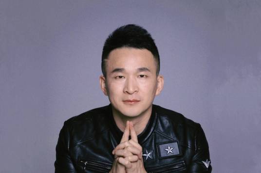 刘刚（中国内地男歌手，旭日阳刚组合成员之一）