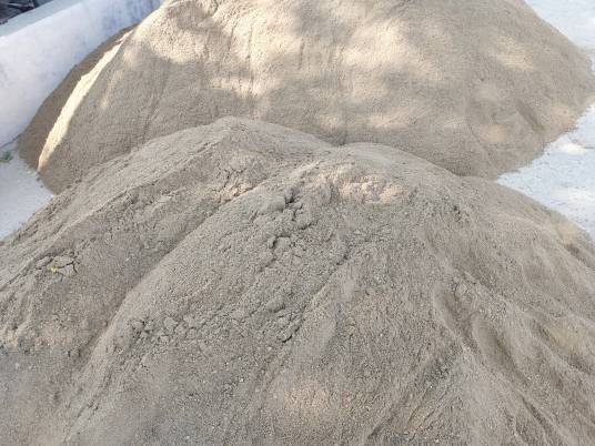 沙子(细小的石粒)