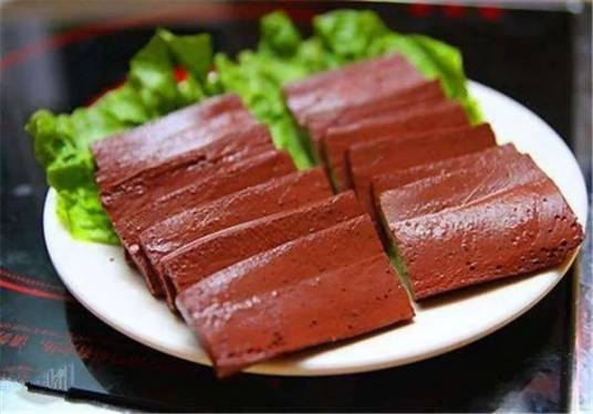 猪血（猪血制成的食物）