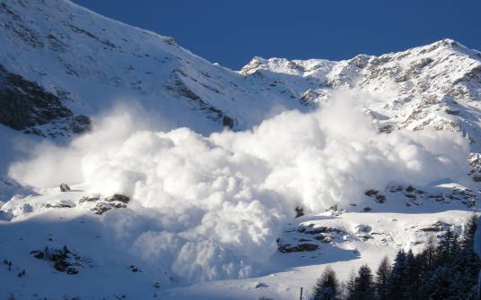 雪崩（积雪山区自然灾害）