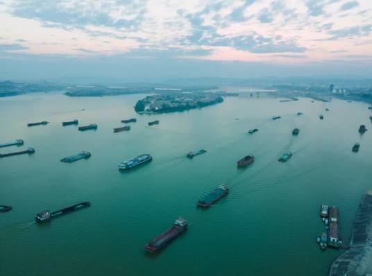 西江（珠江流域的主流，中国第三大河流）