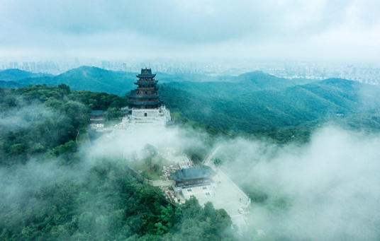 琅琊山(安徽省滁州市境内山脉、大别山向东延伸的余脉)