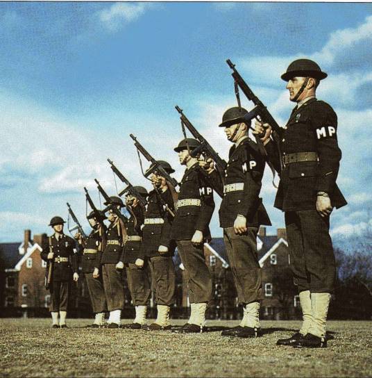 宪兵（军队的正规常设兵种）