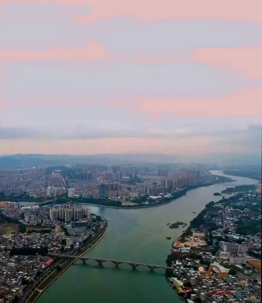 东江(珠江水系干流之一)