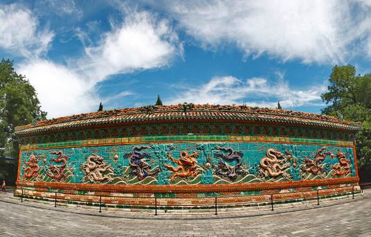 九龙壁（北京故宫皇极门外影壁）