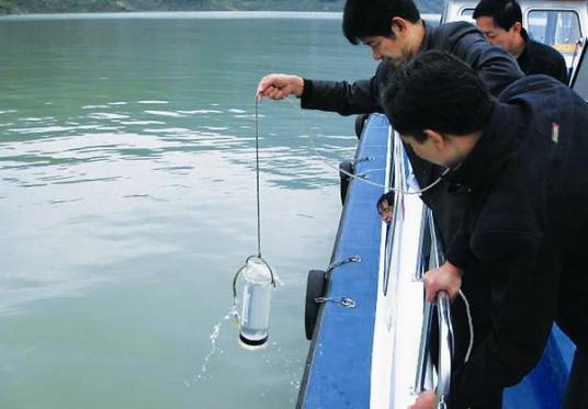 水质监测（监视和测定水体中污染物的种类、各类污染物的浓度及变化趋势，评价水质状况的过程）
