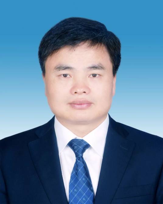 冯伟（湖北省神农架林区党委书记、人大常委会主任）