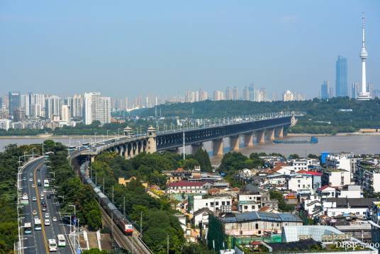武汉长江大桥（中国湖北省武汉市境内过江通道）