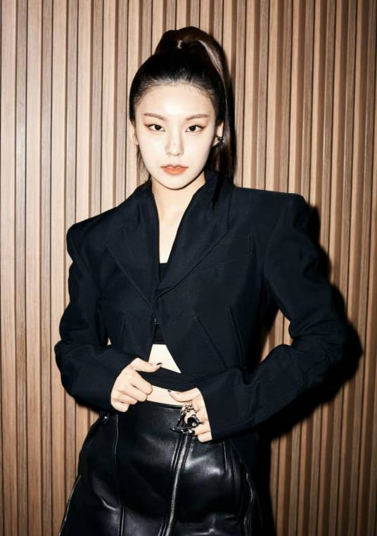黄礼志（韩国女歌手、女子演唱组合ITZY队长）