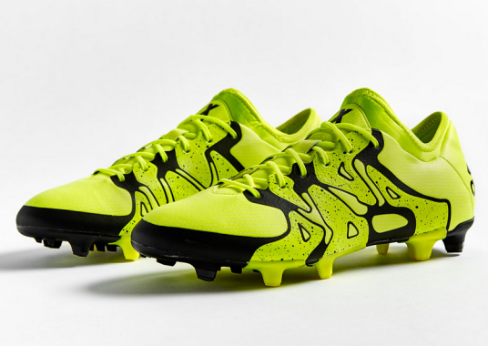 足球鞋（体育用品）