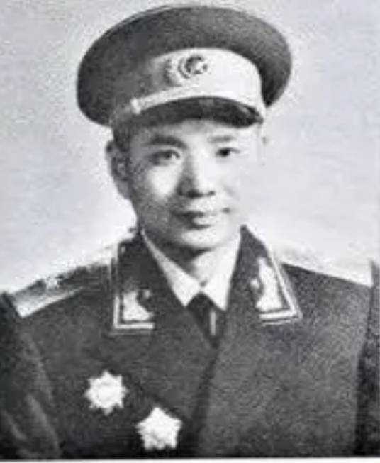 李震（第九届、第十届中央委员，中华人民共和国开国少将）