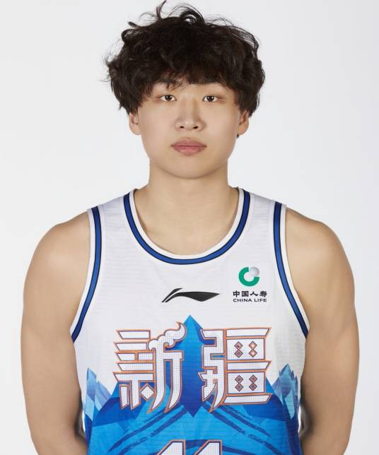 齐麟(中国篮球运动员)