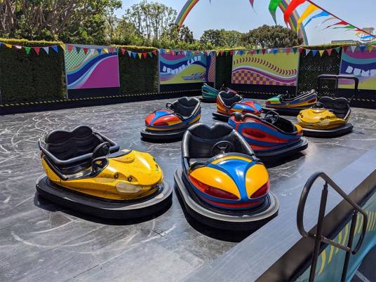 碰碰车（机动游戏设备）