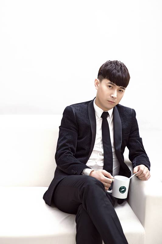 蓝波(中国内地男歌手、演员、主持人、四平市青年文化传媒有限公司旗下艺人)