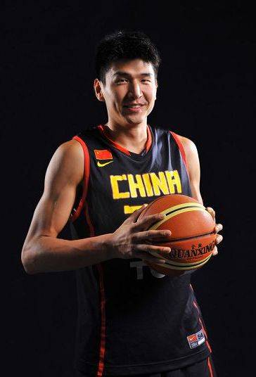 王磊（中国前篮球运动员、现教练员）