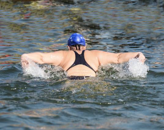 冬泳（冬季游泳运动）