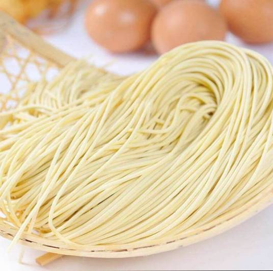 面条（一种用谷物或豆类的面粉制成的食物）