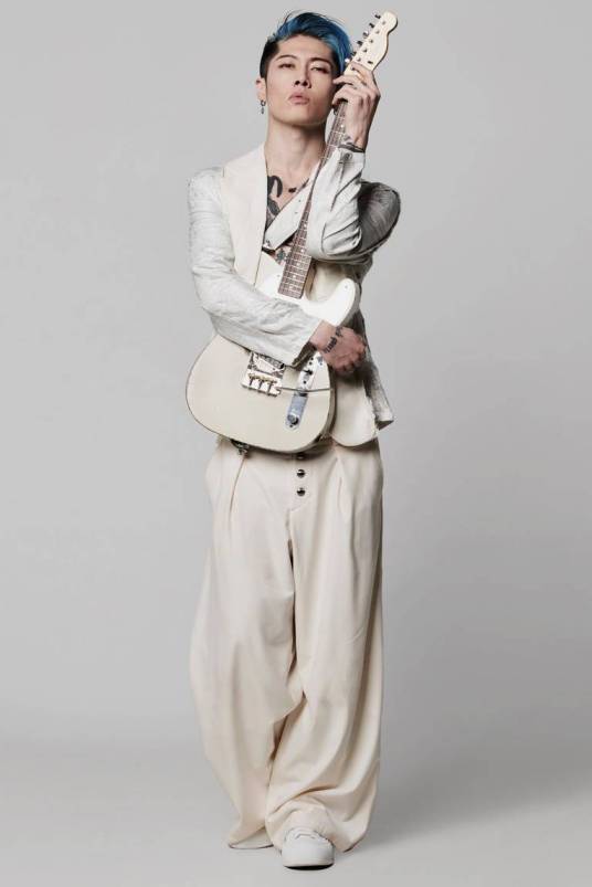 雅(日本男歌手、吉他手、词曲创作者、演员)